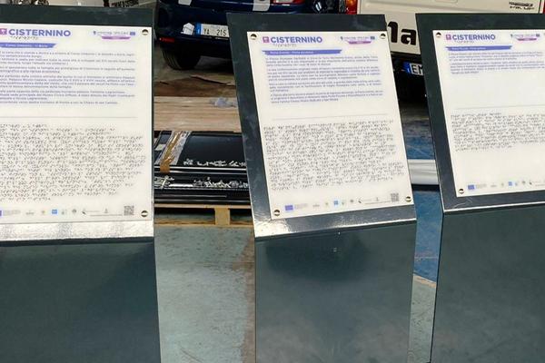 New information signs, Hamlet